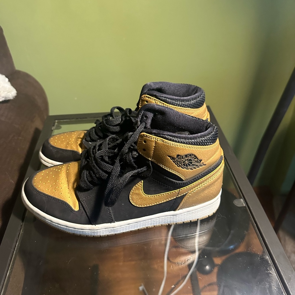 jordan melo 1s 7.5 in men’s 9.5 in women’s